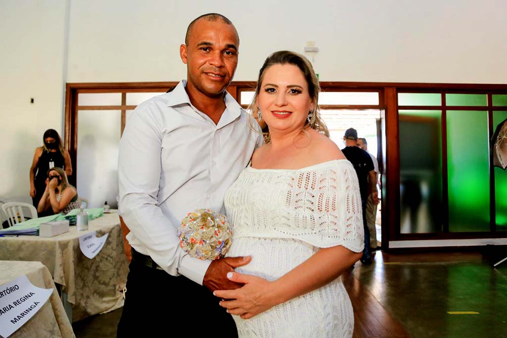 Em cerimônia emocionante 305 casais participam do Casamento Coletivo Civil em Maringá