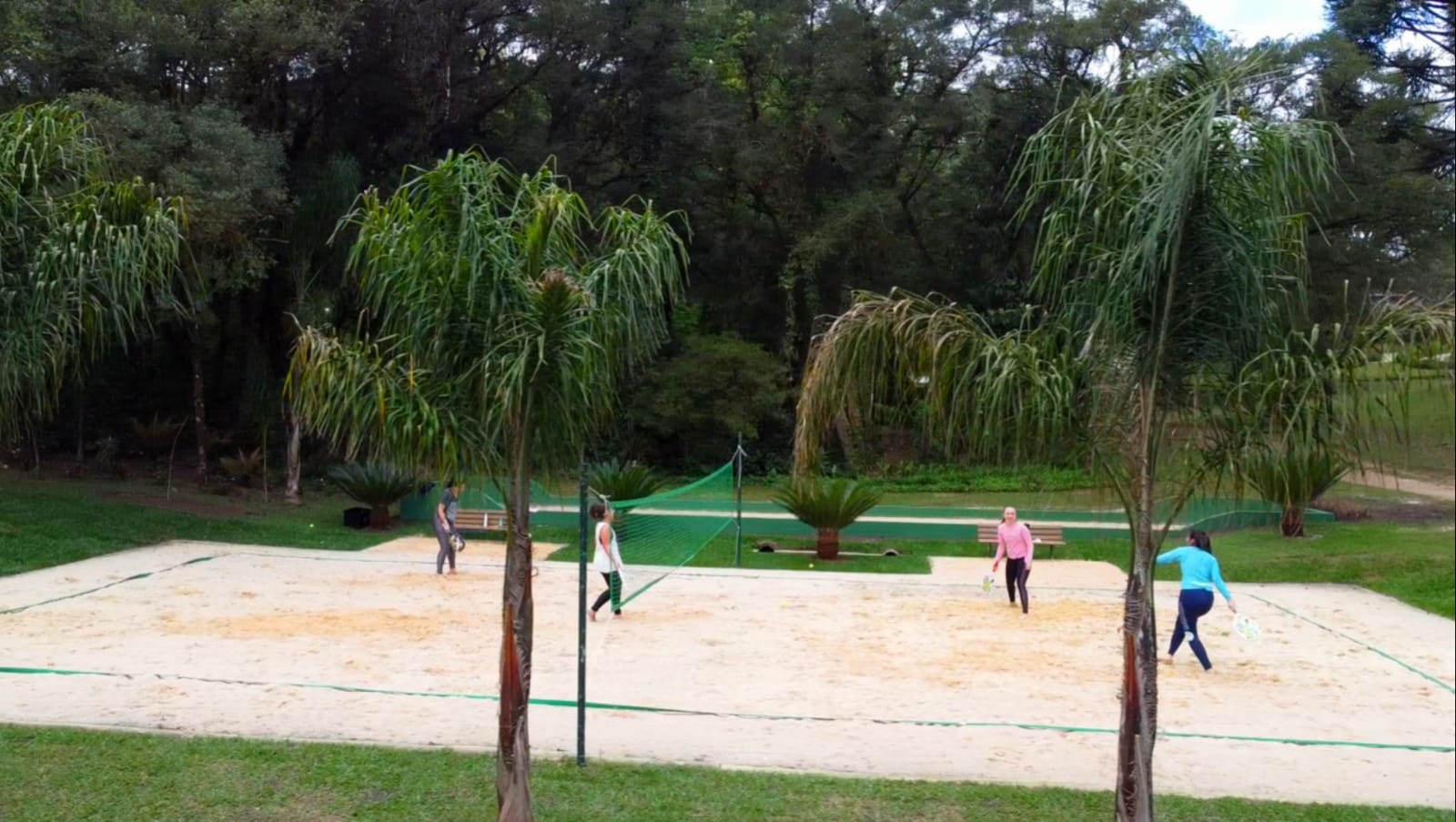 Estância do Lago inaugura quadra de beach tennis