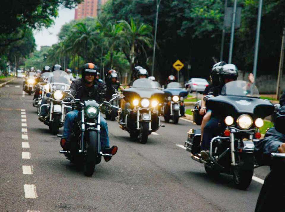 Participantes do Encontro Nacional de Harleyros passam pela cidade e contam com apoio logístico da Prefeitura de Maringá
